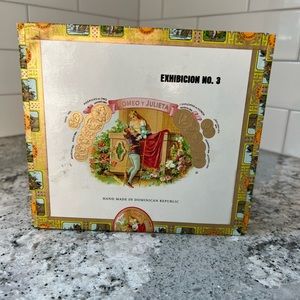 Romeo Y Julieta Exhibicion # 3 cigar box